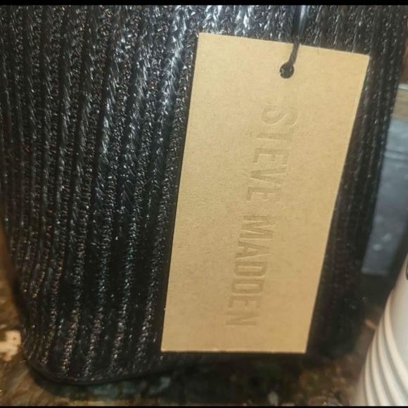 STEVE MADDEN BUCKET BAG WITH GUITAR STRAP. - Picture 7 of 7